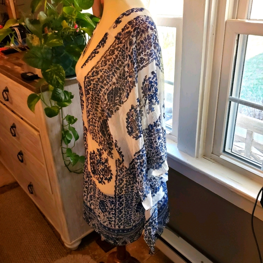 🎉🎉Vince Camuto poncho - Picture 2 of 4